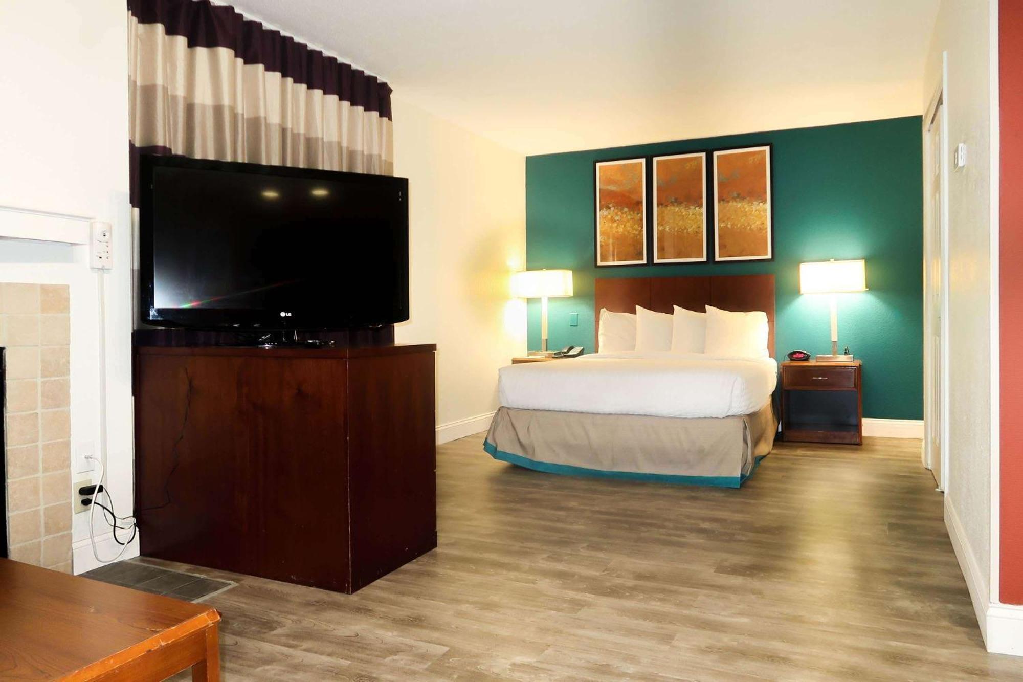 Tysons Corner Suites, A Baymont By Wyndham Viena Exterior foto